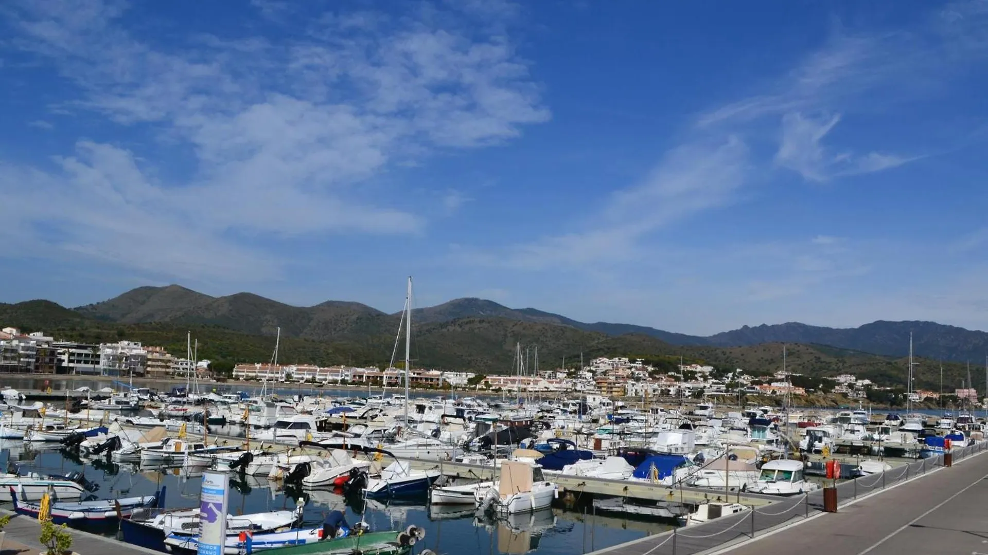 Apartamento Excelente En Primera Linea De Mar En Sant Carles, Llanca - Es-170-73 Apartmán