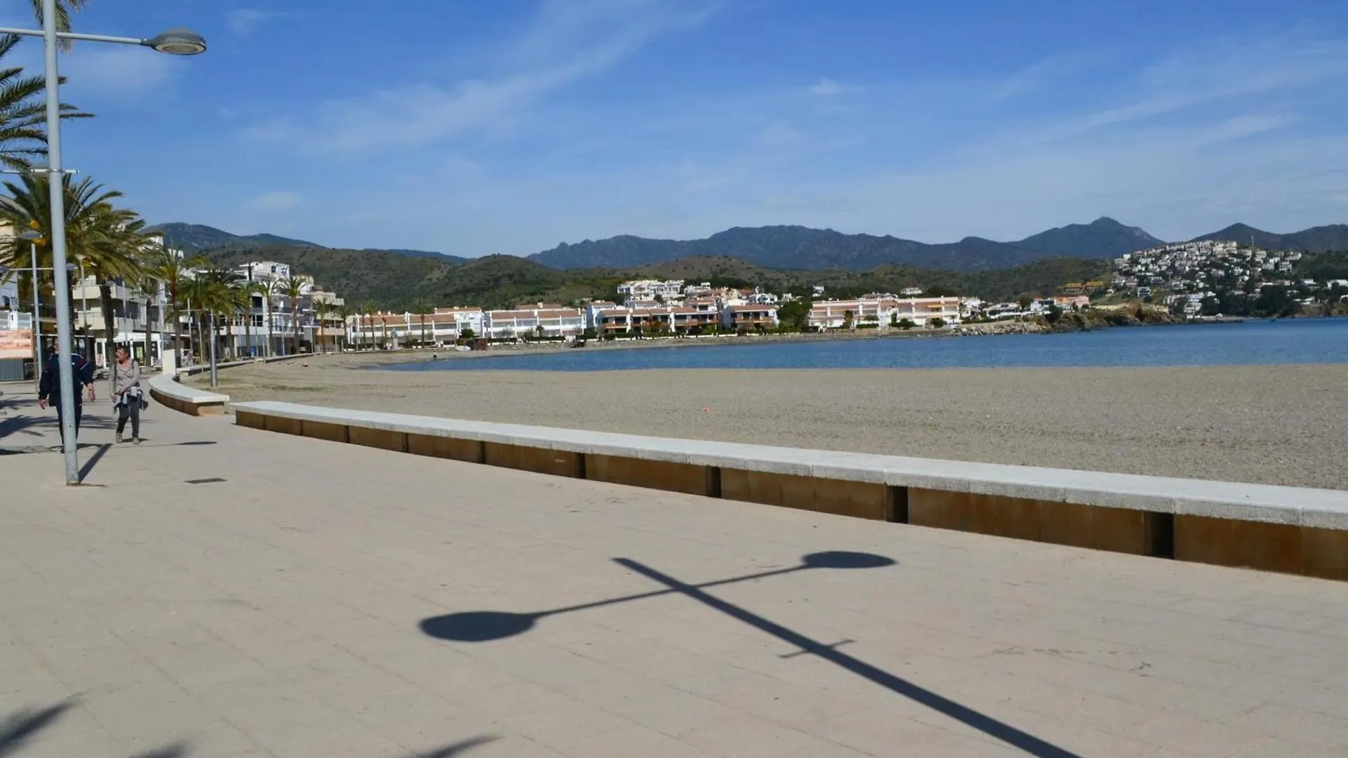 Apartamento Excelente En Primera Linea De Mar En Sant Carles, Llanca - Es-170-73 Apartmán