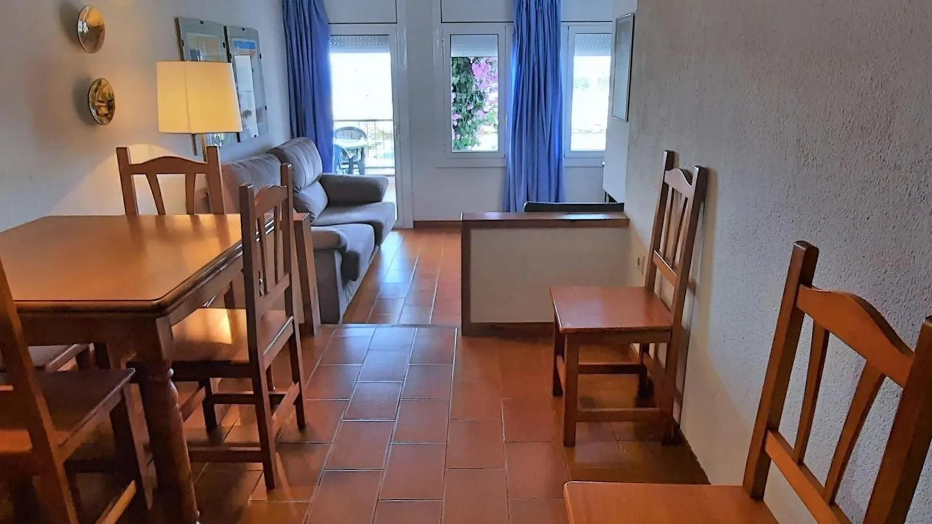 Apartamento Excelente En Primera Linea De Mar En Sant Carles, Llanca - Es-170-73 0*,